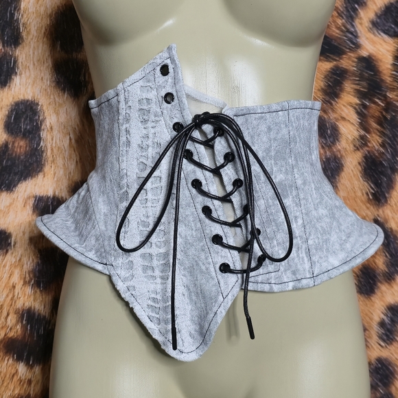 AKIRA Accessories - Spread The News Textured Belt